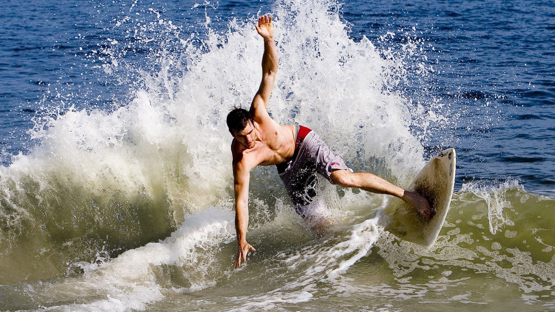 开云品牌-在一次关键比赛里，他用连续的抢断和抢篮板，带领球队取得“逆转”胜利！